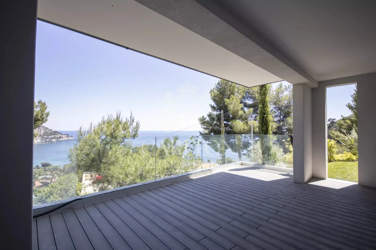 Prestigious Property with Sea Views in Èze Bord-de-Mer — 4