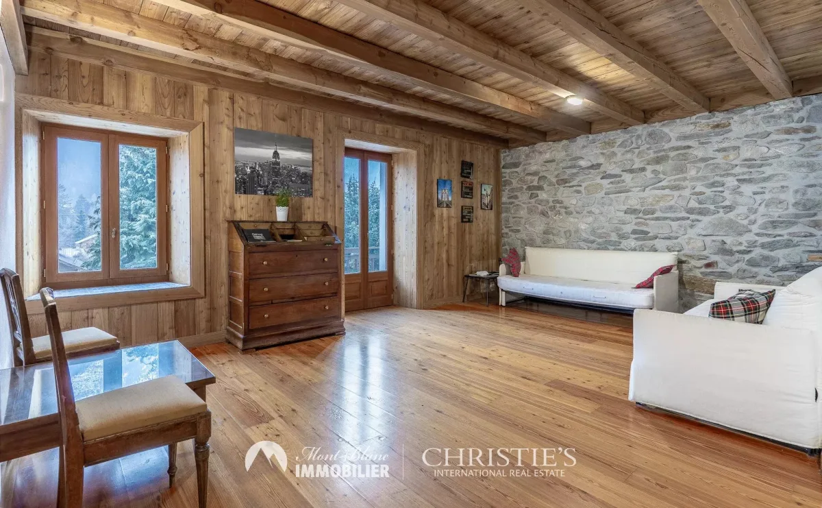 Prestigious Mountain Home in Les Pécles, Chamonix-Mont-Blanc — 2