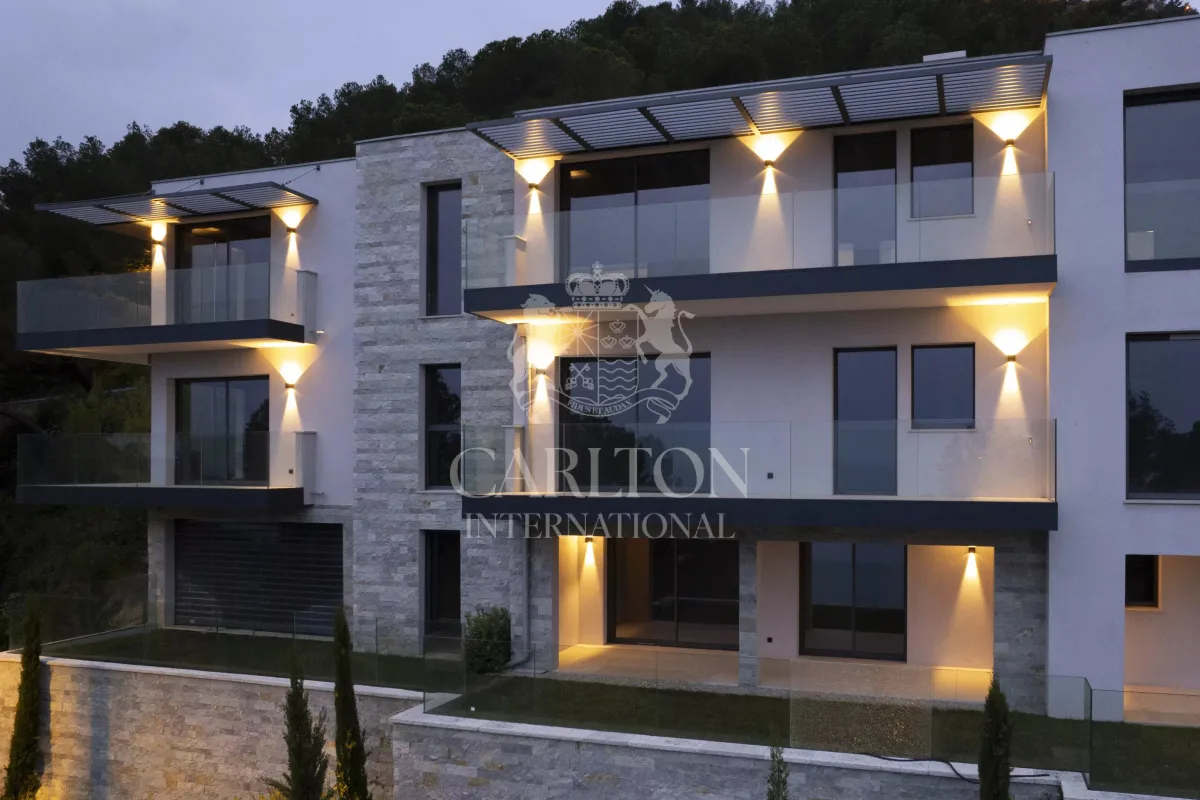 Prestigious Property with Sea Views in Èze Bord-de-Mer — 5