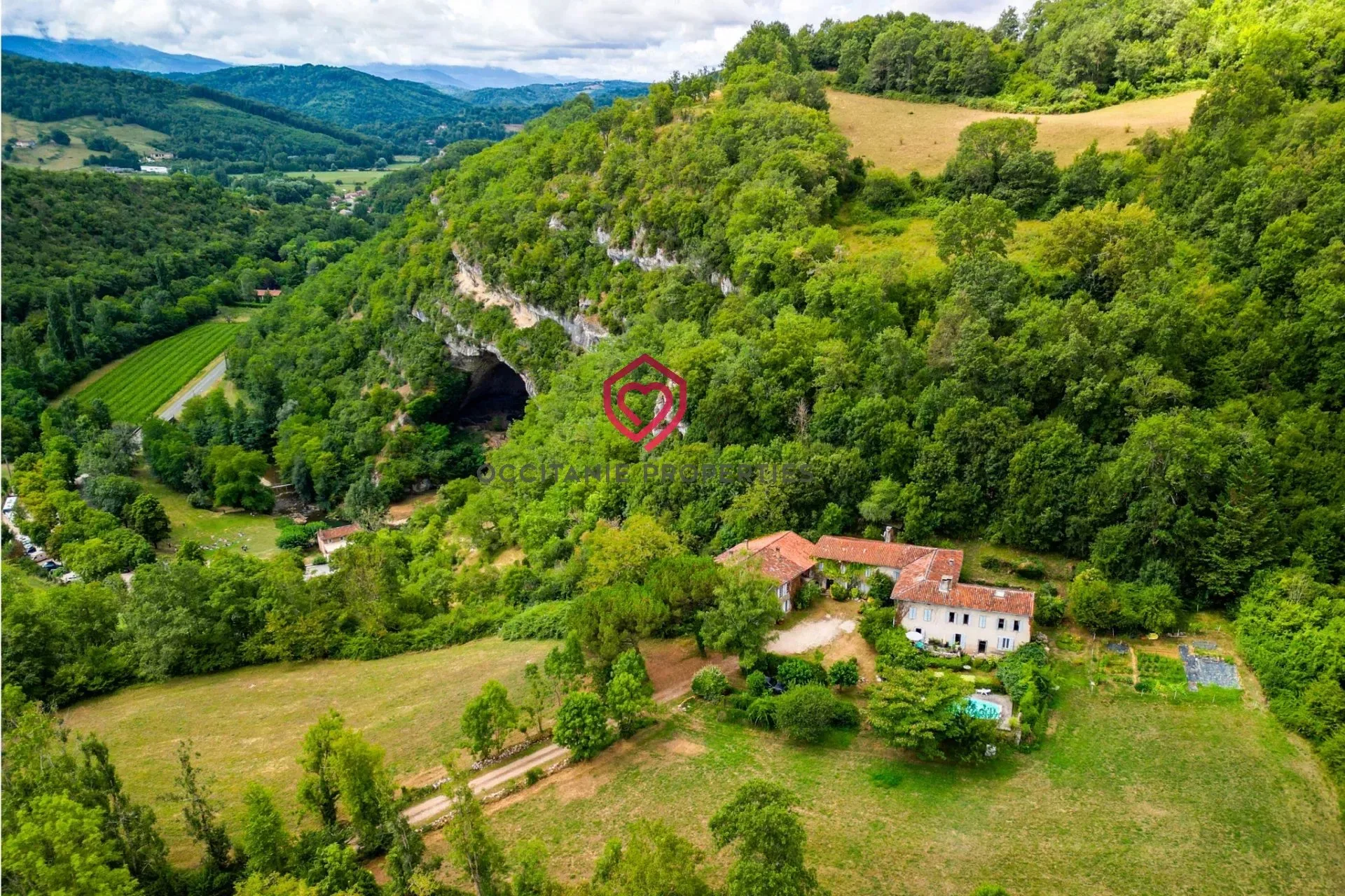 Prestigious 48-Hectare Estate with Private Cave in Mas-d’Azil — 1