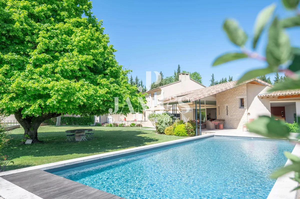 Luxury Villa with Pool and Views over the Alpilles — 2