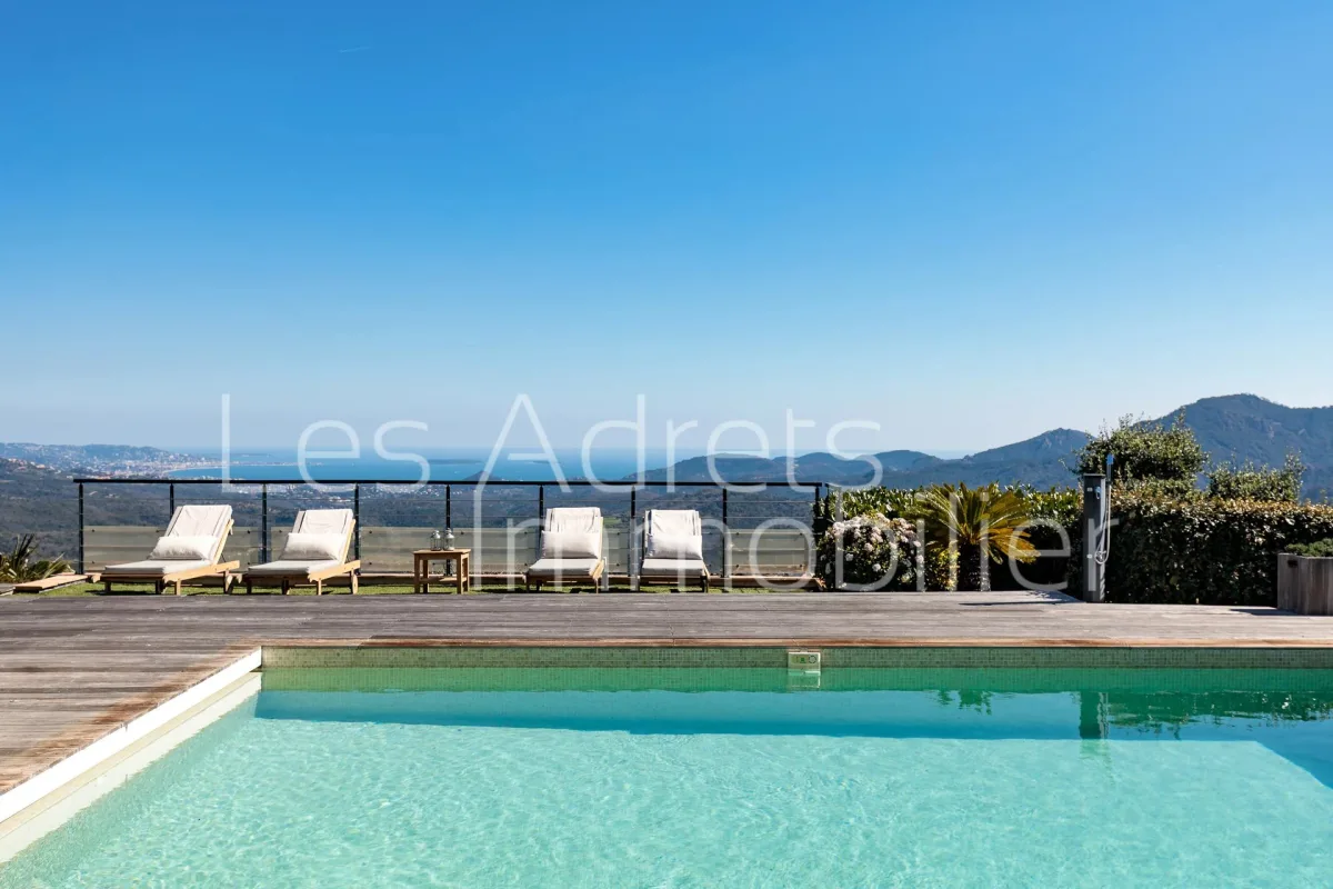 Prestigious Contemporary Villa with Panoramic Cannes Views — 2