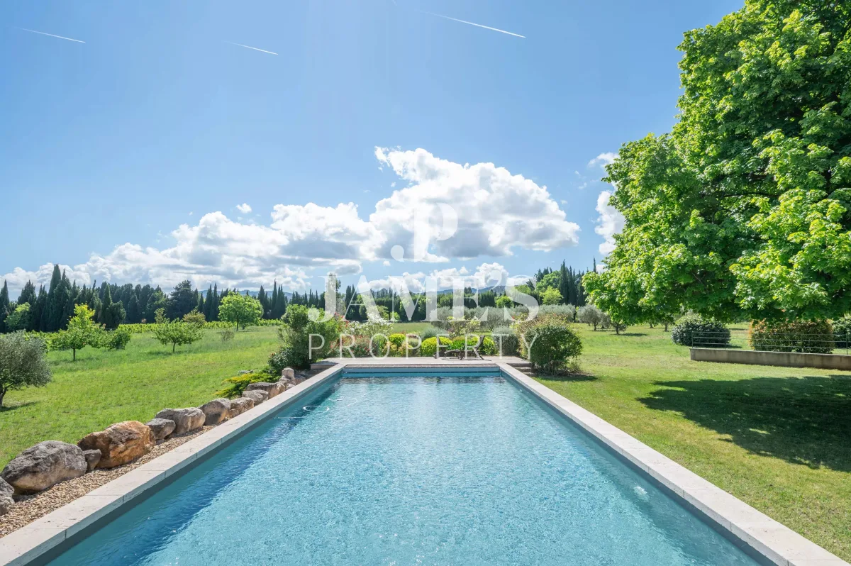 Luxury Villa with Pool and Views over the Alpilles — 4