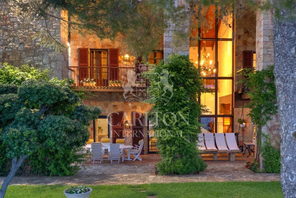 Prestigious Estate in Théoule-sur-Mer with Private Sea Access — 1