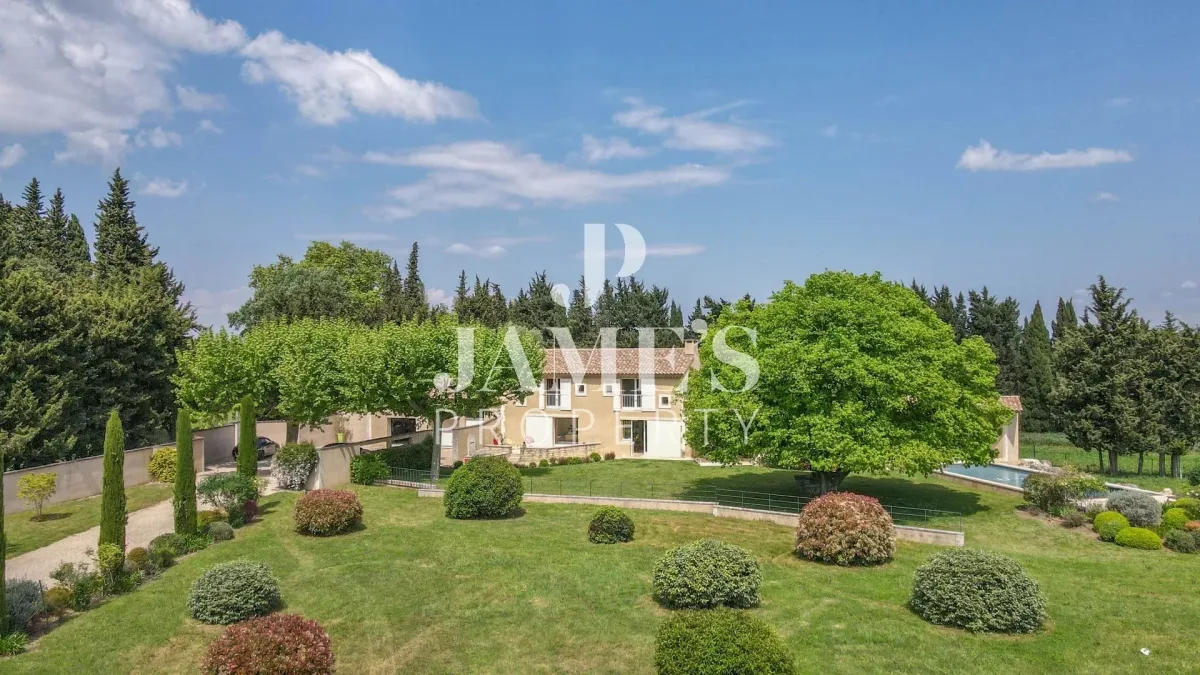 Luxury Villa with Pool and Views over the Alpilles — 5