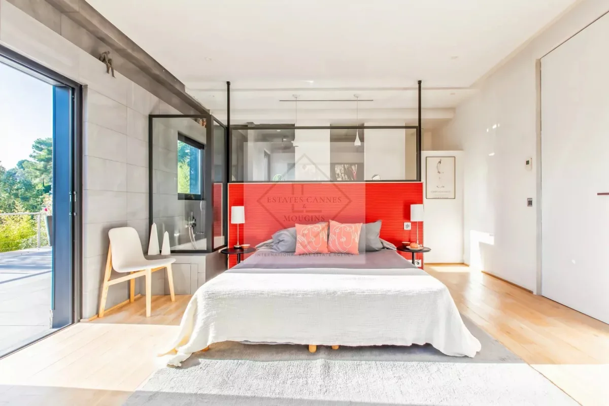 Prestigious Architect-Designed Villa for Sale in Mougins — 3