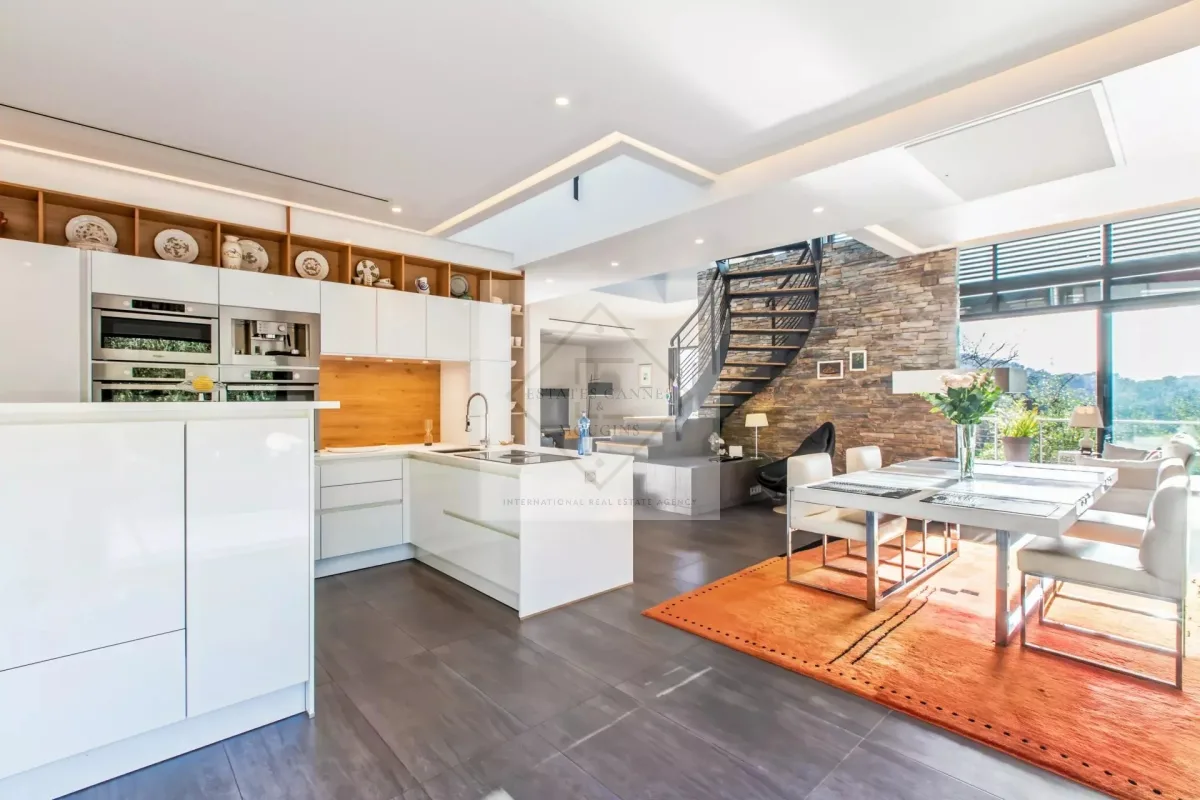 Prestigious Architect-Designed Villa for Sale in Mougins — 4