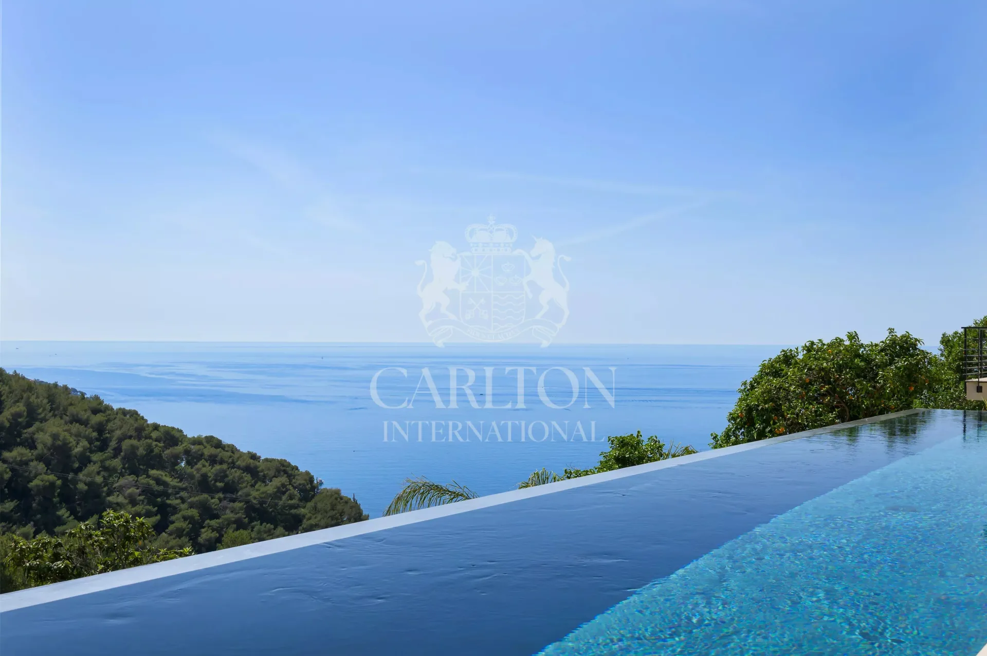 Prestigious Contemporary Villa with Panoramic Sea Views near Monaco — 1