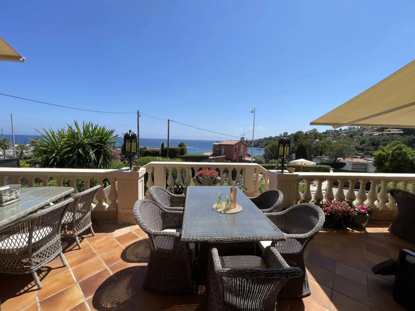Prestigious Sea-View Villa with Pool in Théoule-sur-Mer – Miramar Plage — 1