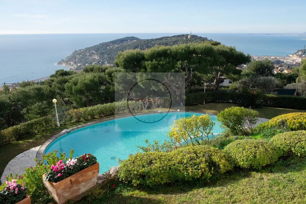 Prestigious Apartment with Panoramic Views in Villefranche-sur-Mer — 1