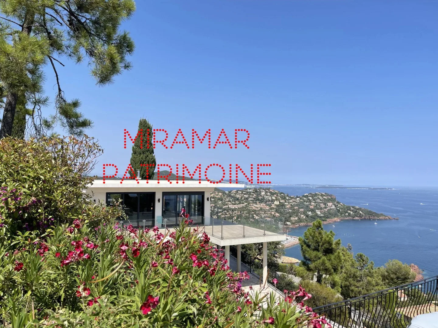 Prestigious Californian Villa with Panoramic Sea Views in Le Trayas — 1