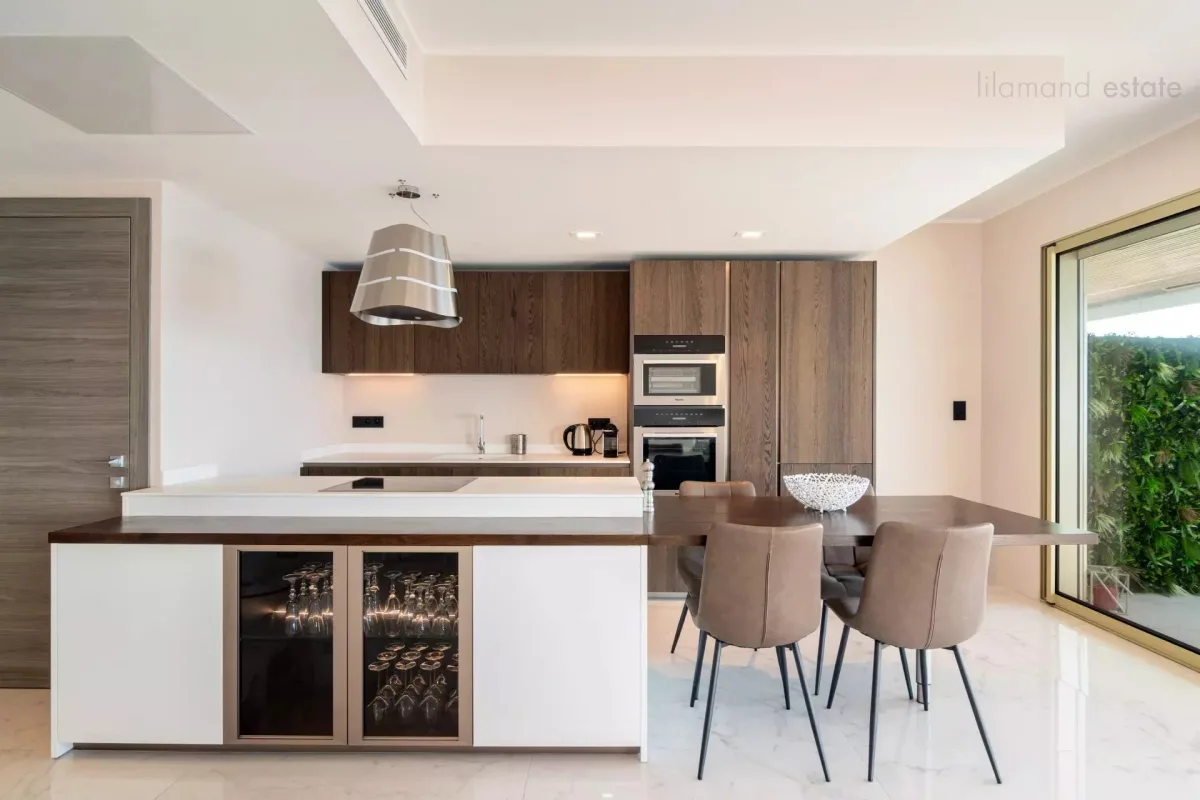 Cannes – Croisette – Prestigious Apartment with Panoramic Sea Views — 5