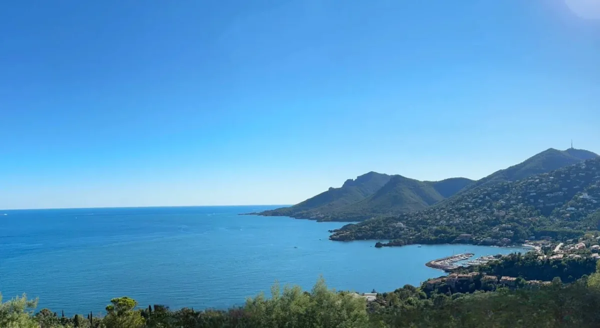 Prestigious Contemporary Villa with Panoramic Sea Views in Théoule-sur-Mer — 3