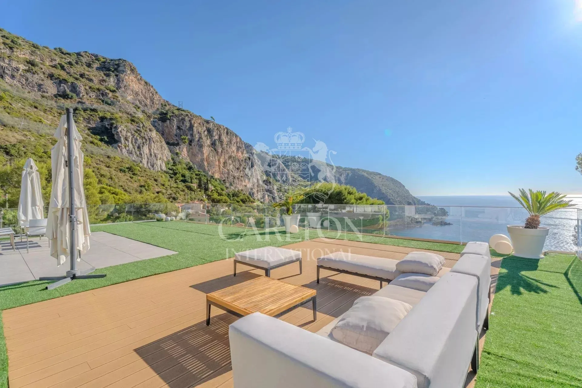 Prestigious Contemporary Villa with Panoramic Sea Views in Èze — 1
