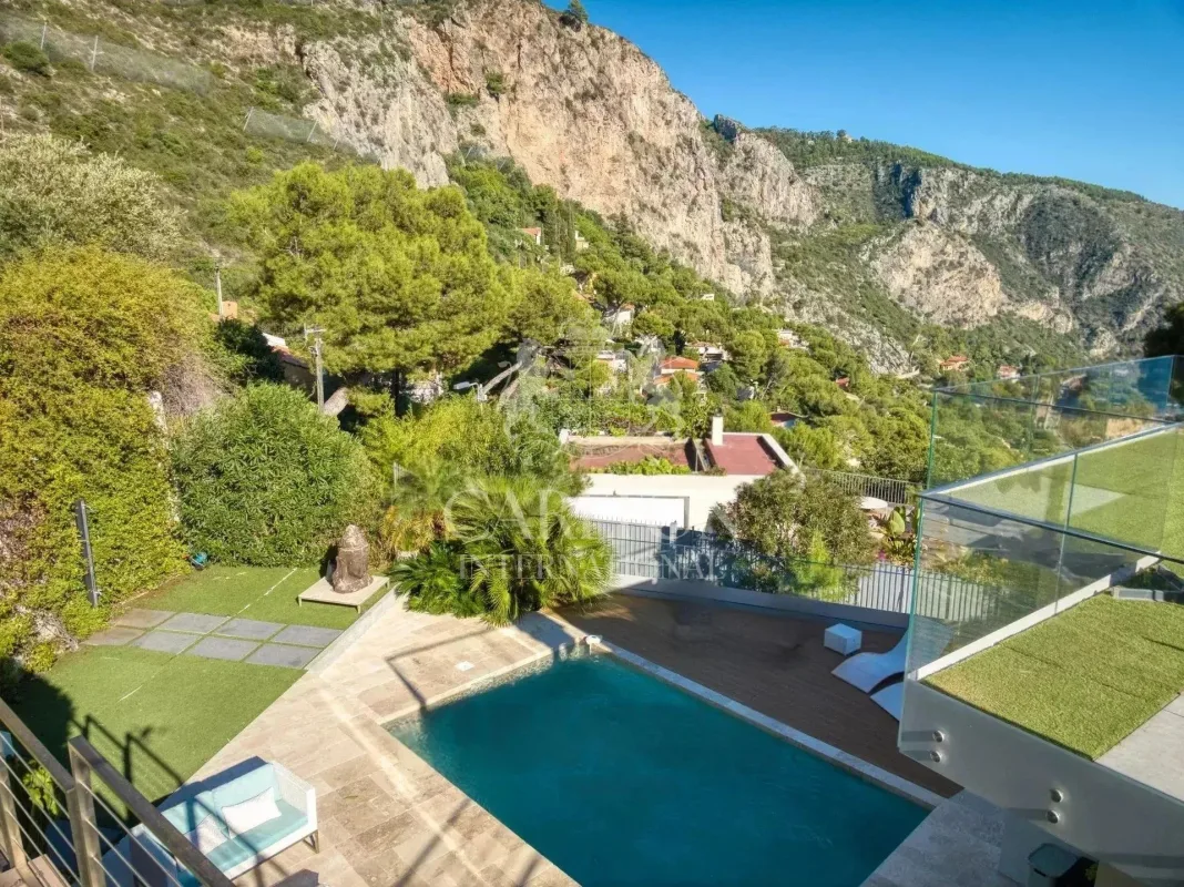 Prestigious Contemporary Villa with Panoramic Sea Views in Èze — 4