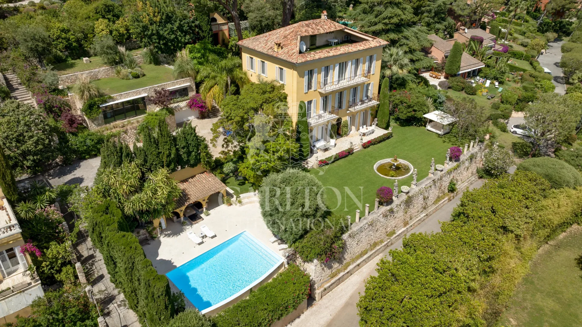 Prestigious Estate with Panoramic Sea Views in Èze — 1