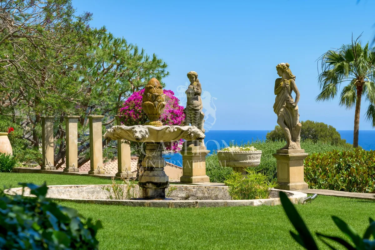 Prestigious Estate with Panoramic Sea Views in Èze — 4