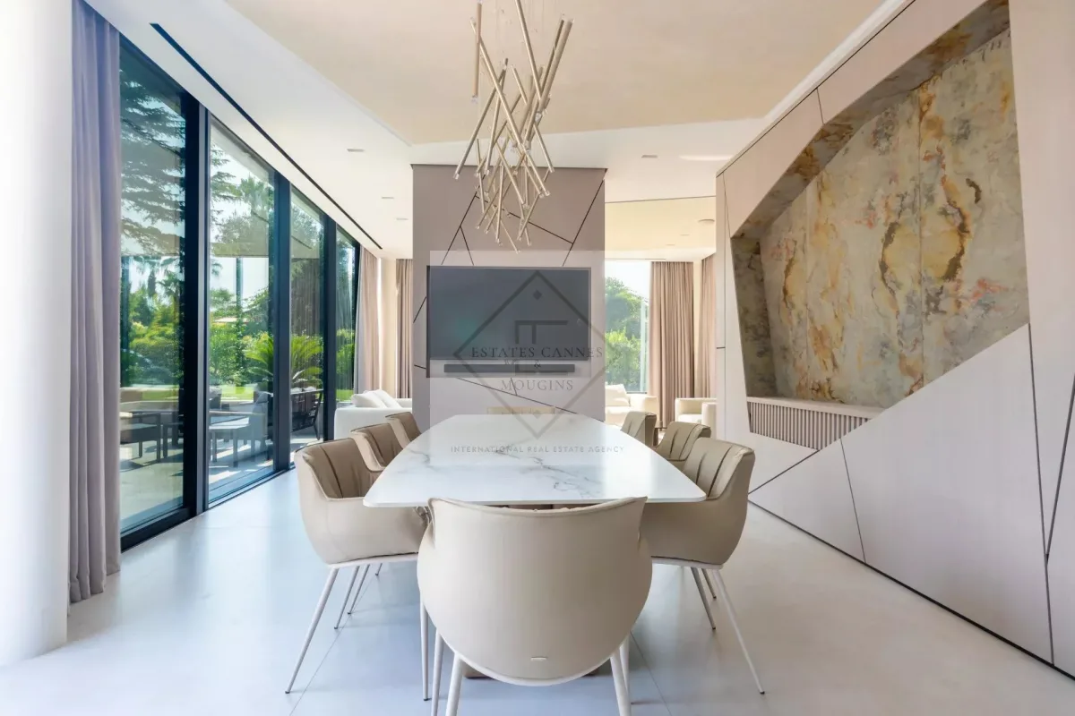 Prestigious Contemporary Villa with Panoramic Sea Views in Èze — 4