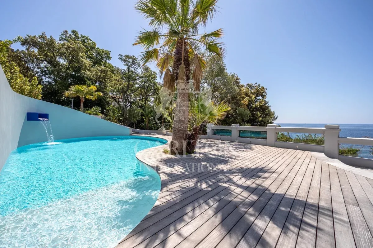 Prestigious Waterfront Estate with Private Beach Access in Saint-Raphaël — 4