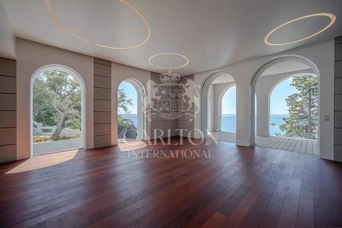 Prestigious Waterfront Estate with Private Beach Access in Saint-Raphaël — 5