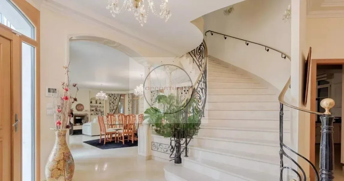 Prestigious Contemporary Estate Near the Bois de Vincennes — 3