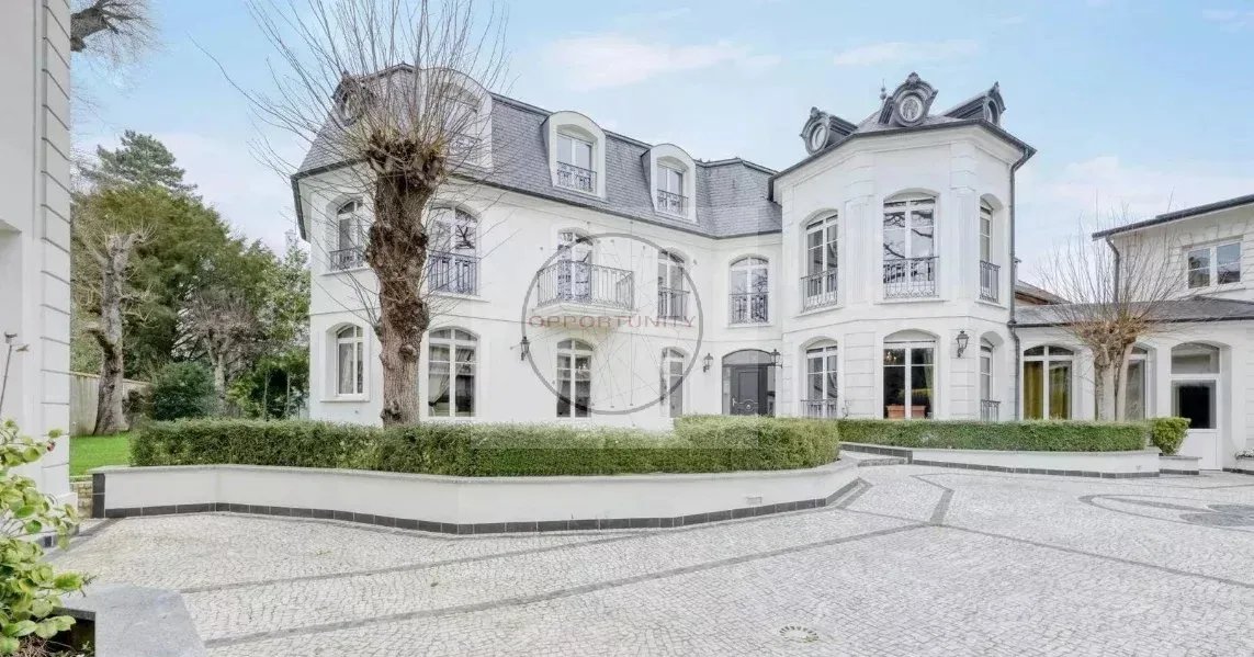 Prestigious Contemporary Estate Near the Bois de Vincennes — 1