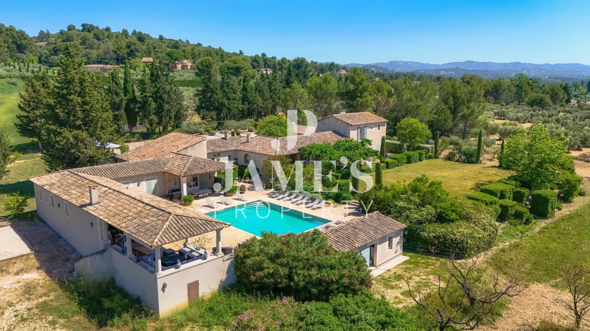Prestigious Stone Estate with Outbuildings in Paradou — 2