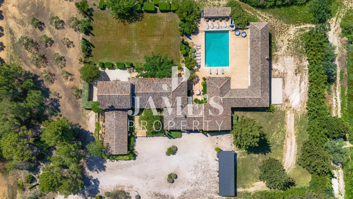Prestigious Stone Estate with Outbuildings in Paradou — 4
