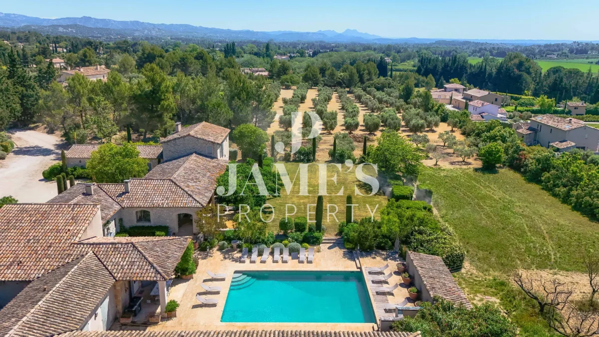 Prestigious Stone Estate with Outbuildings in Paradou — 5