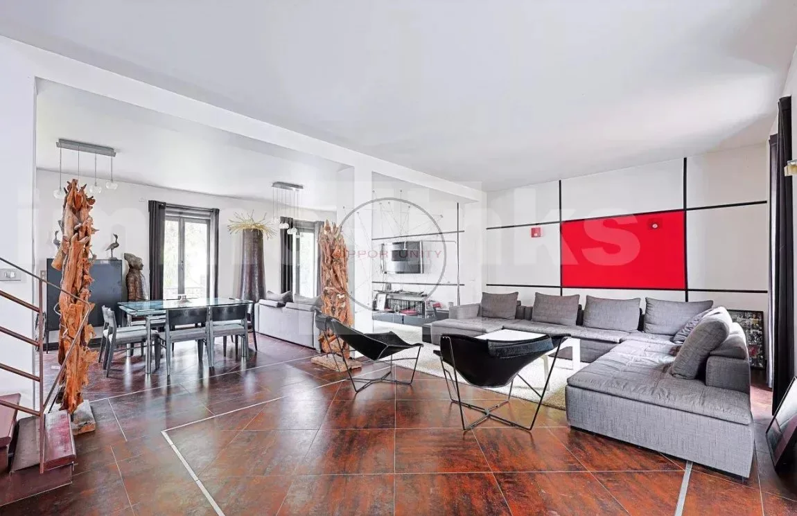 Prestigious Villa for Sale in Saint-Mandé, Paris — 2
