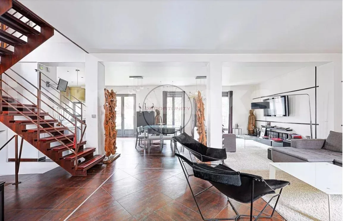 Prestigious Villa for Sale in Saint-Mandé, Paris — 3
