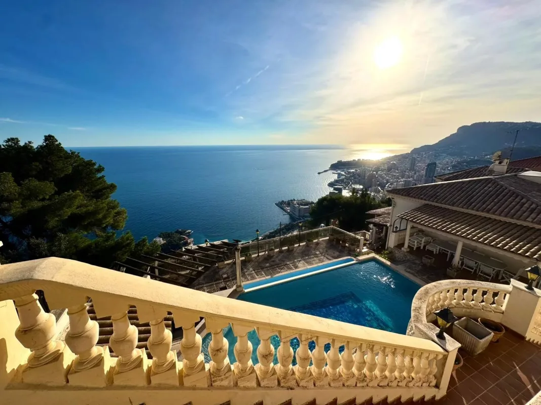 Prestigious Property with Panoramic Sea Views near Monaco — 1