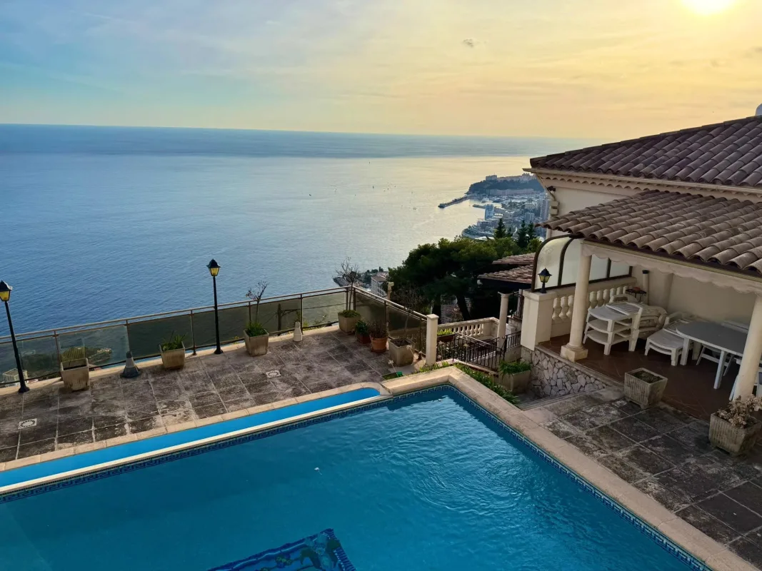 Prestigious Property with Panoramic Sea Views near Monaco — 2