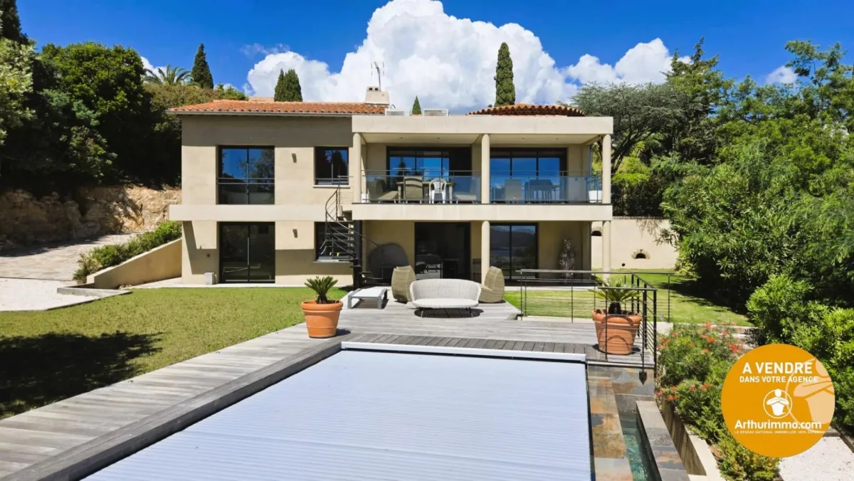 Prestigious Contemporary Villa with Panoramic Sea Views in Le Lavandou — 1