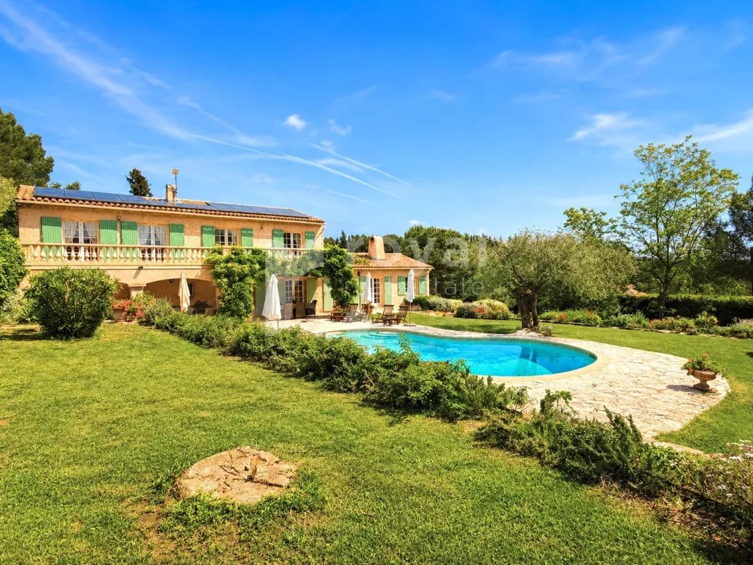 Provençal Villa with Pool in a Privileged Setting in Valbonne — 2