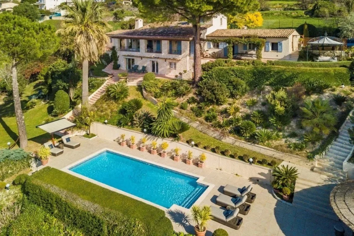Prestigious Property with Panoramic Sea Views in Saint-Paul-de-Vence — 1