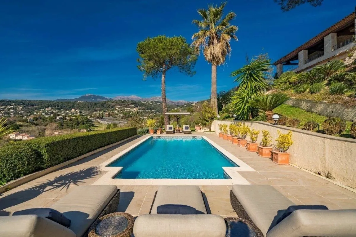 Prestigious Property with Panoramic Sea Views in Saint-Paul-de-Vence — 2