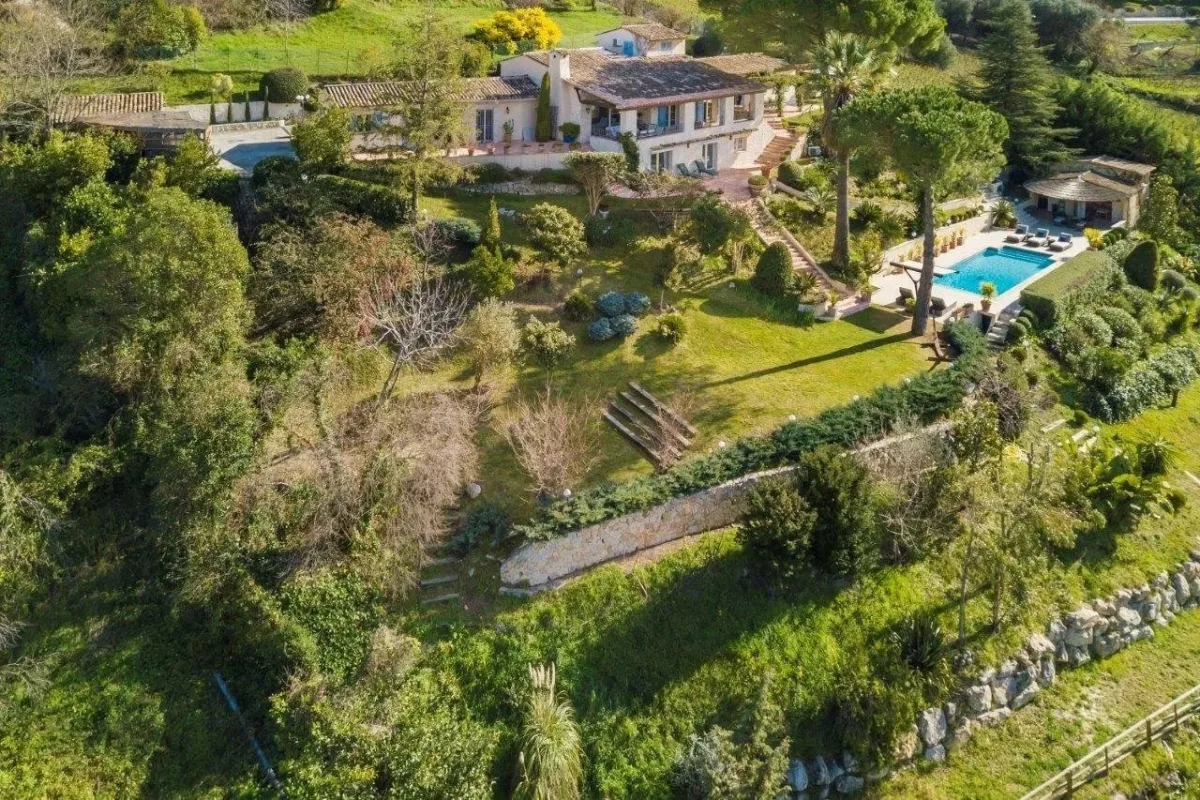 Prestigious Property with Panoramic Sea Views in Saint-Paul-de-Vence — 4
