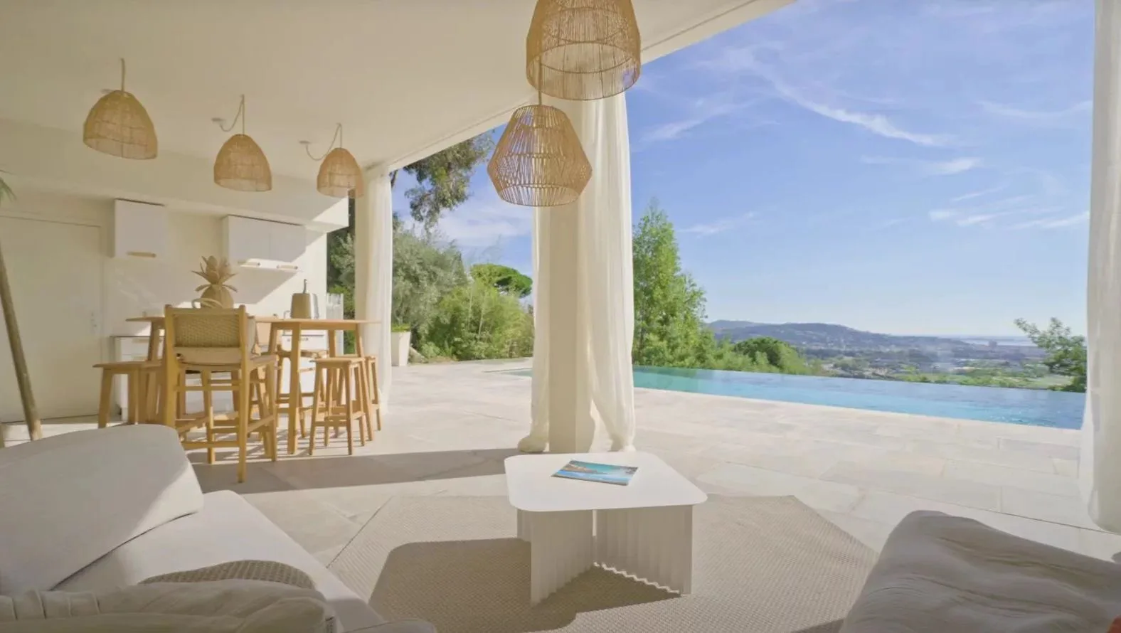 Prestigious Sea-View Villa in Capitou with Infinity Pool — 2