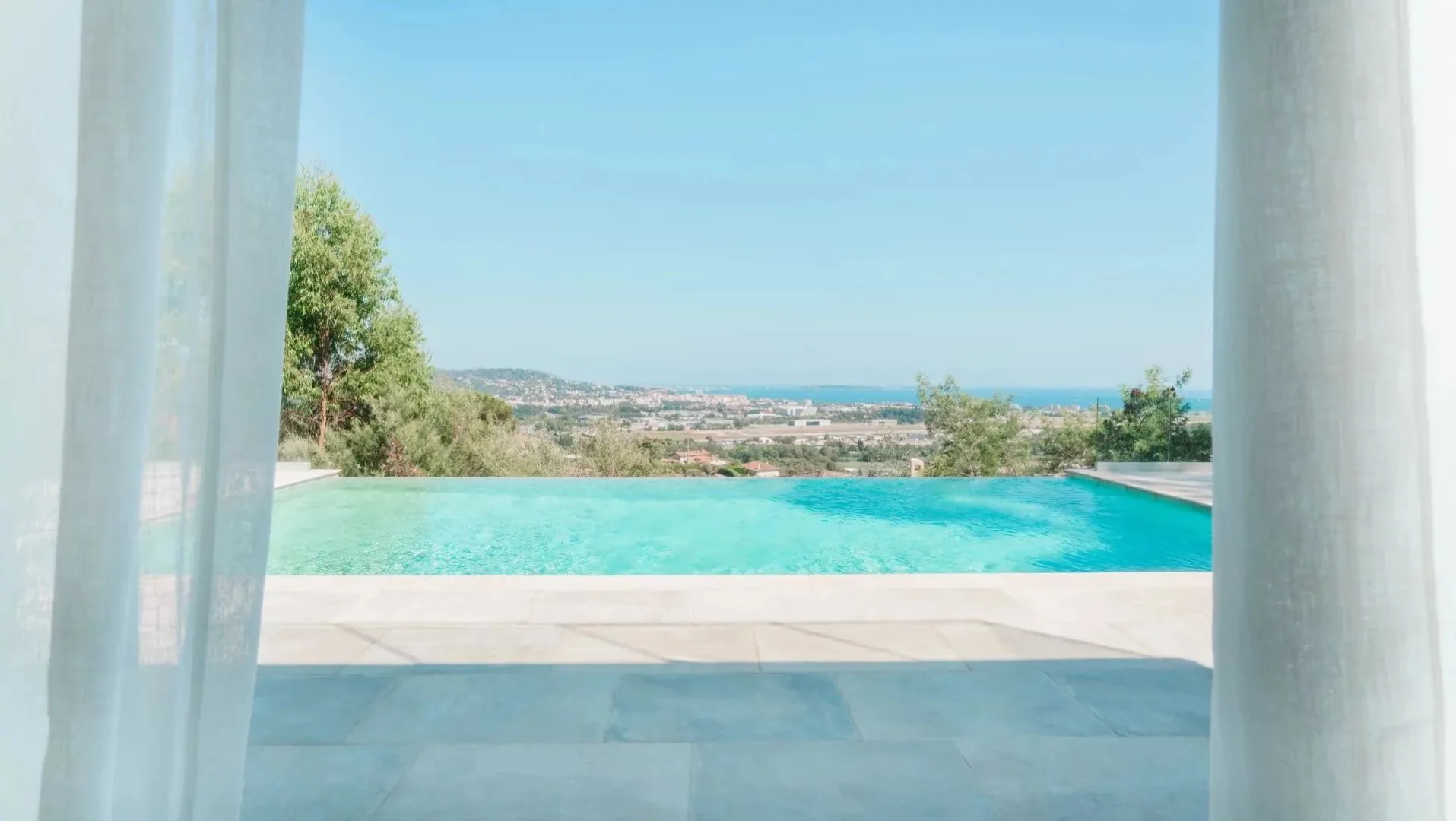 Prestigious Sea-View Villa in Capitou with Infinity Pool — 4