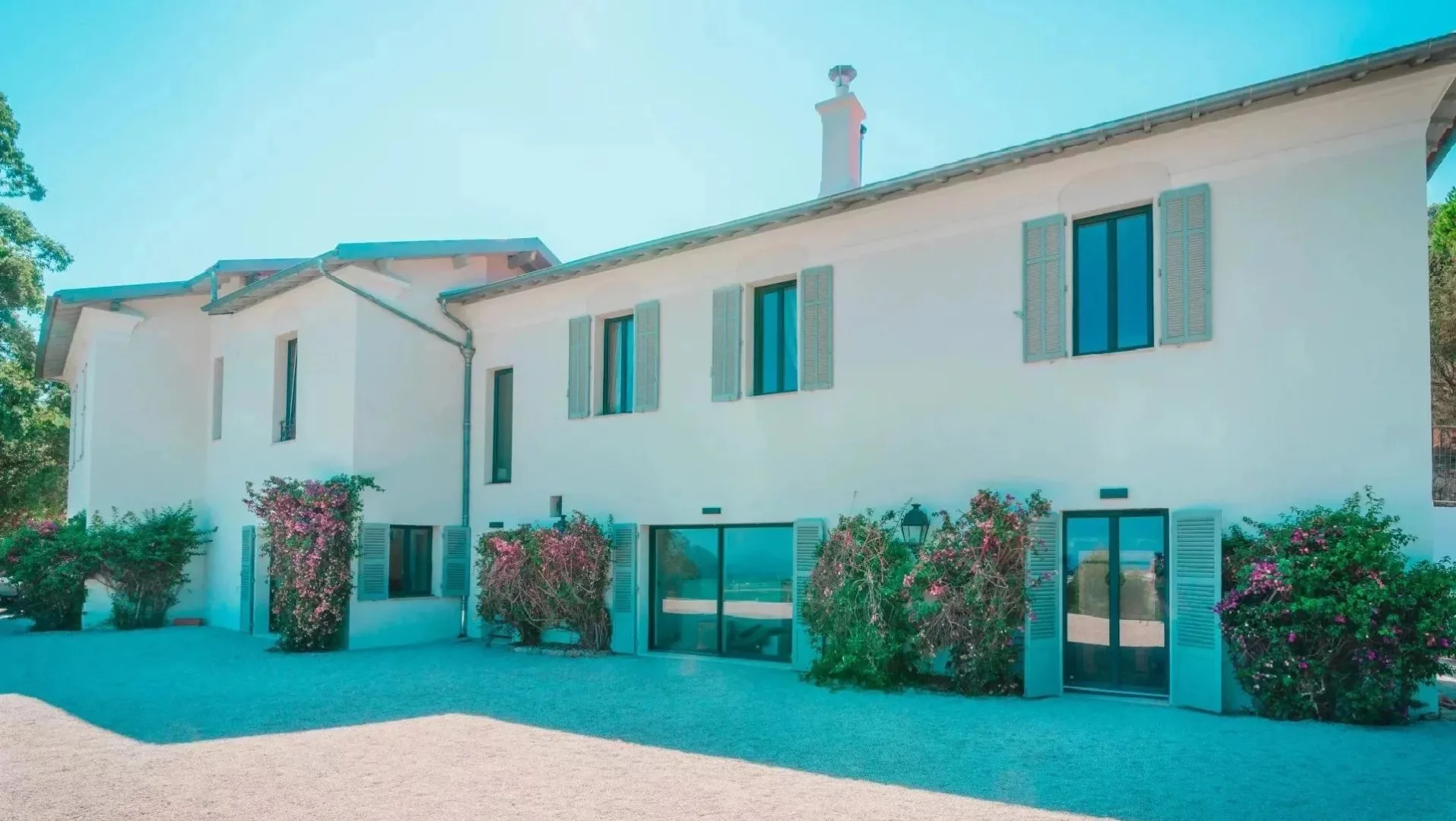 Prestigious Sea-View Villa in Capitou with Infinity Pool — 5