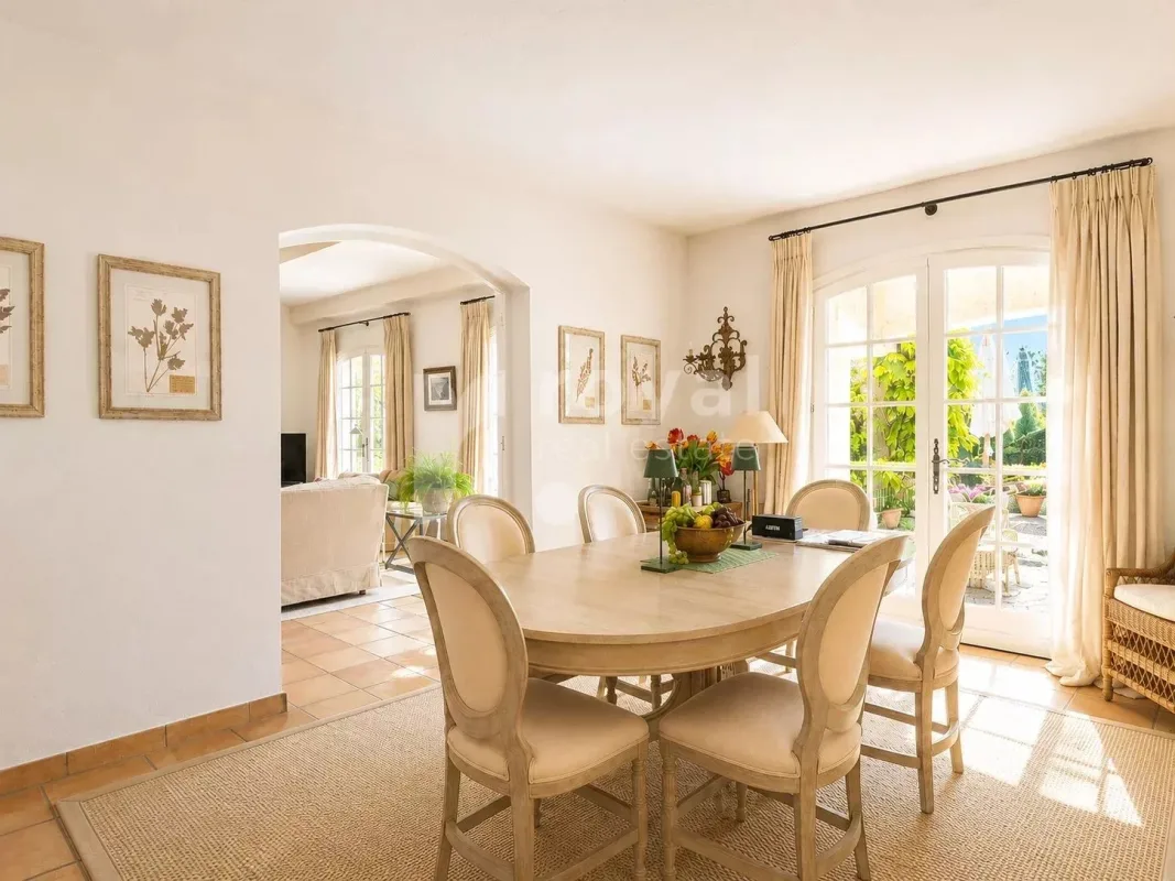 Provençal Villa with Pool in a Privileged Setting in Valbonne — 5