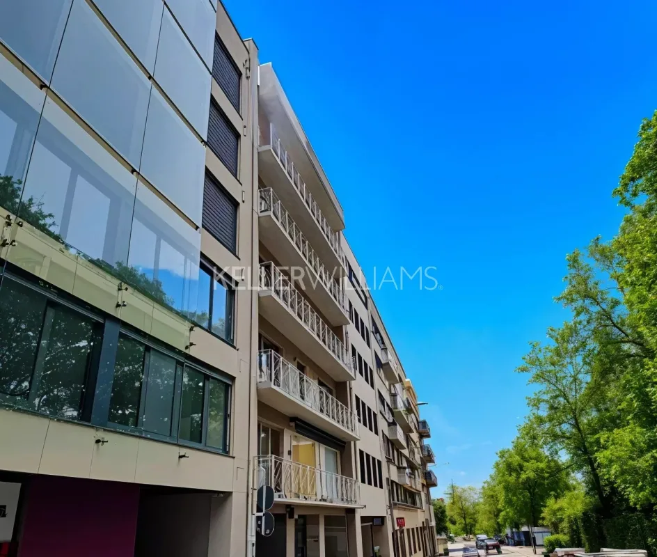 Prestigious Renovated Building in the Heart of Luxembourg City — 1