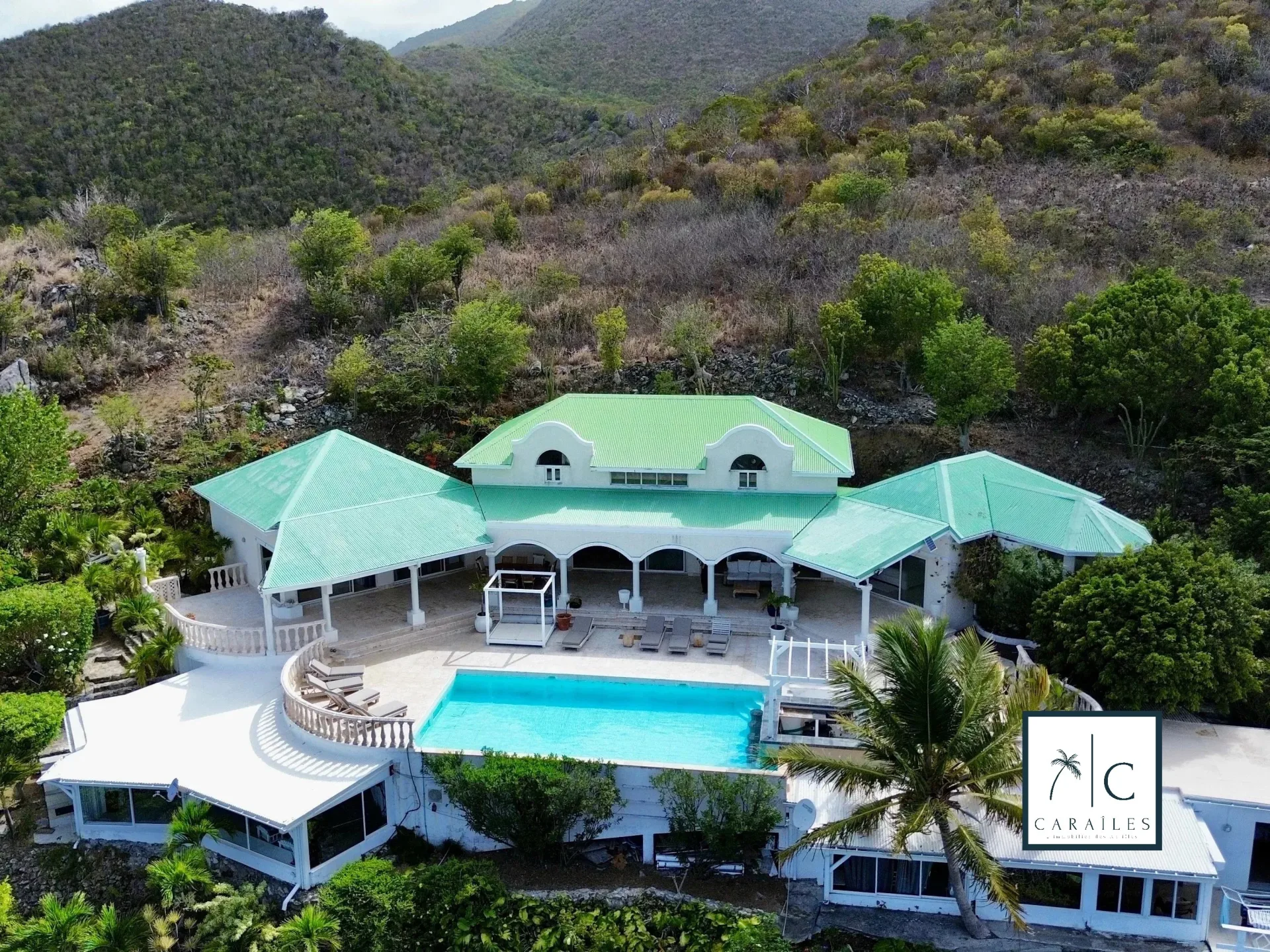 Prestigious Property with Panoramic Views over Orient Bay — 1