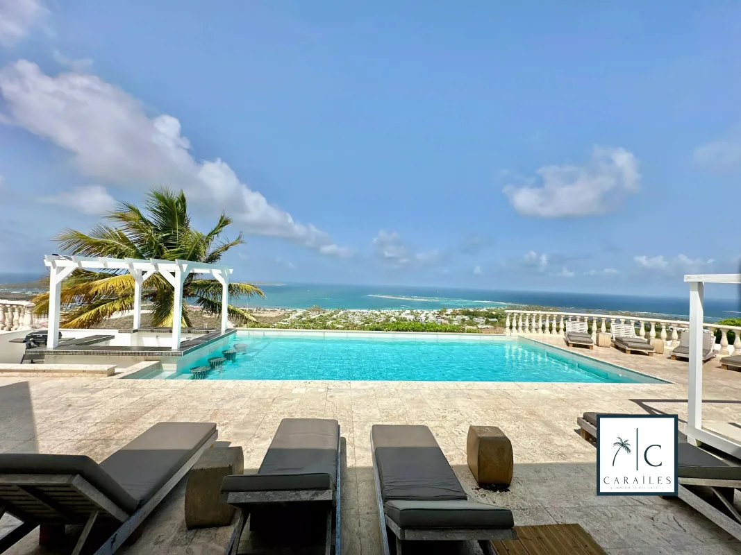 Prestigious Property with Panoramic Views over Orient Bay — 2