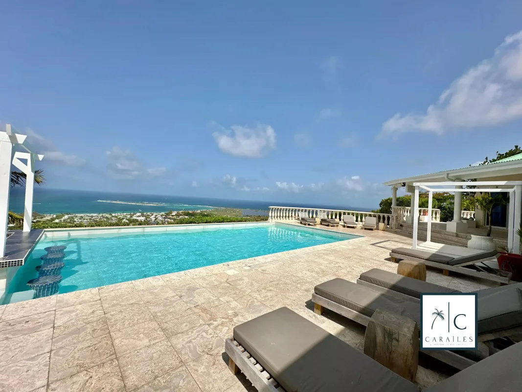 Prestigious Property with Panoramic Views over Orient Bay — 5