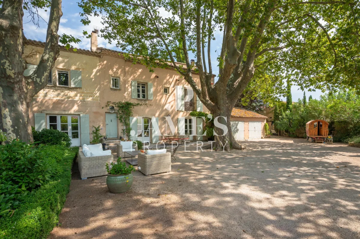 Prestigious Property in Paradou — 17th-Century Provençal Residence — 2