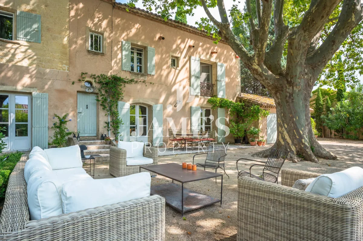 Prestigious Property in Paradou — 17th-Century Provençal Residence — 4