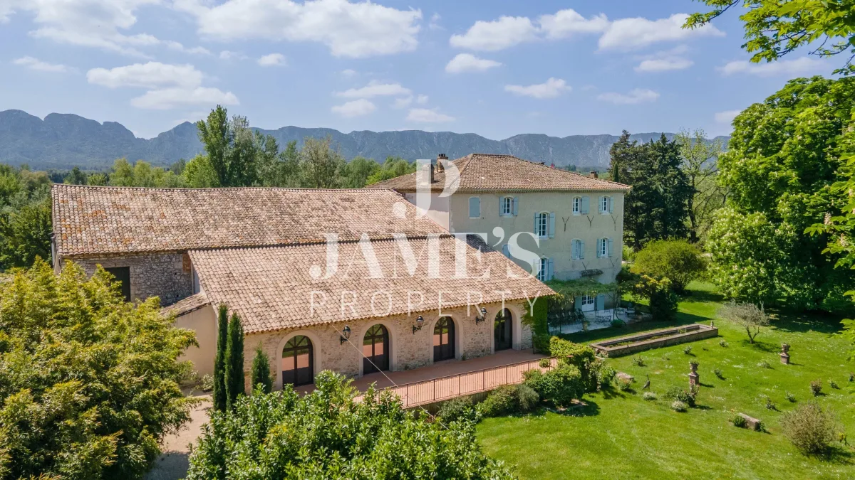 Prestigious 18th-Century Estate in Saint-Rémy-de-Provence — 4