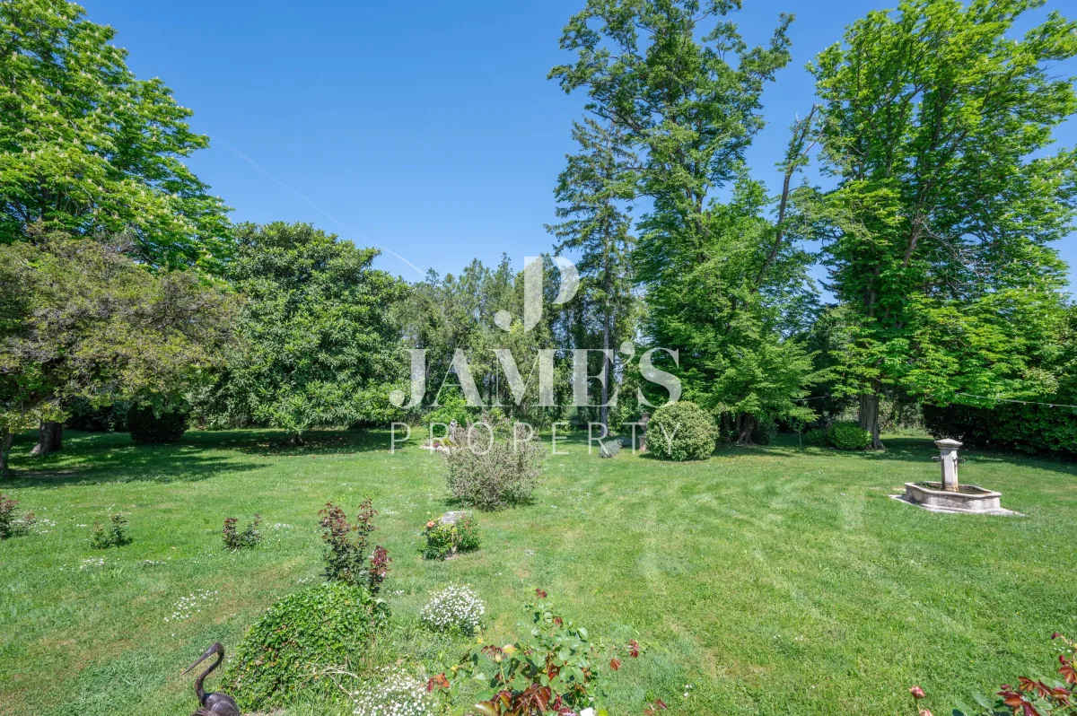 Prestigious 18th-Century Estate in Saint-Rémy-de-Provence — 2